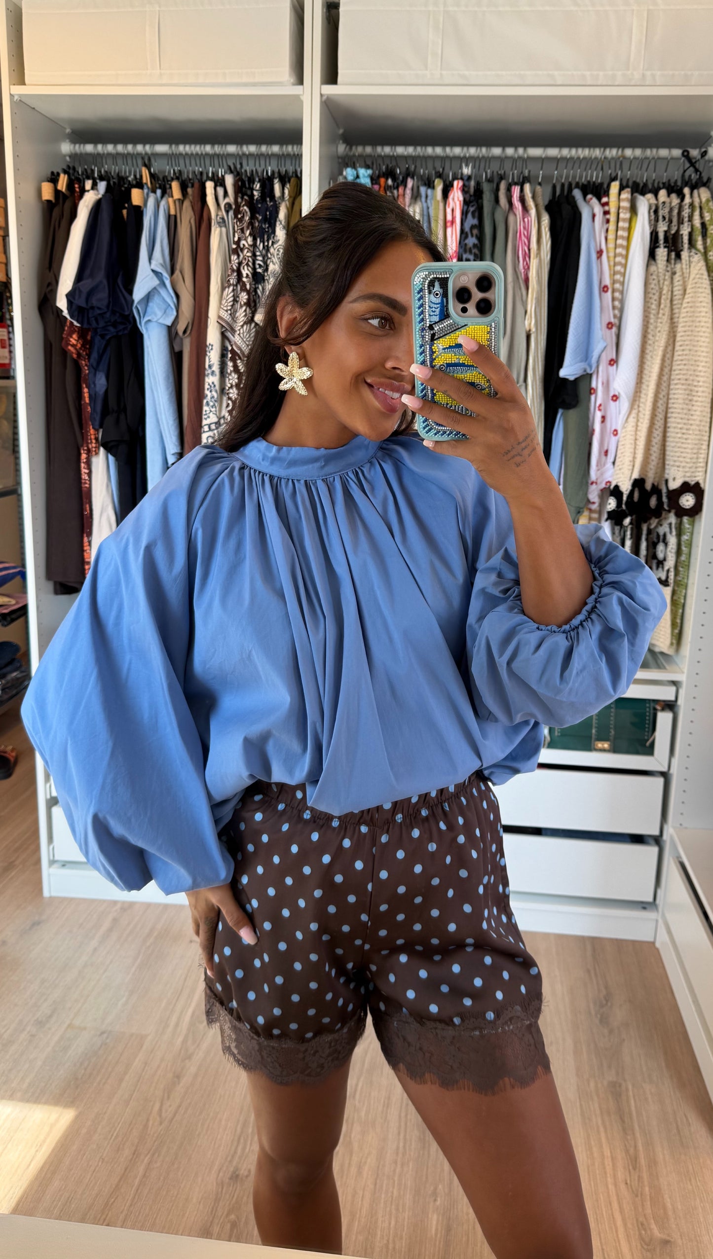 Satijnen short met polka dot print choco bruin & blauw