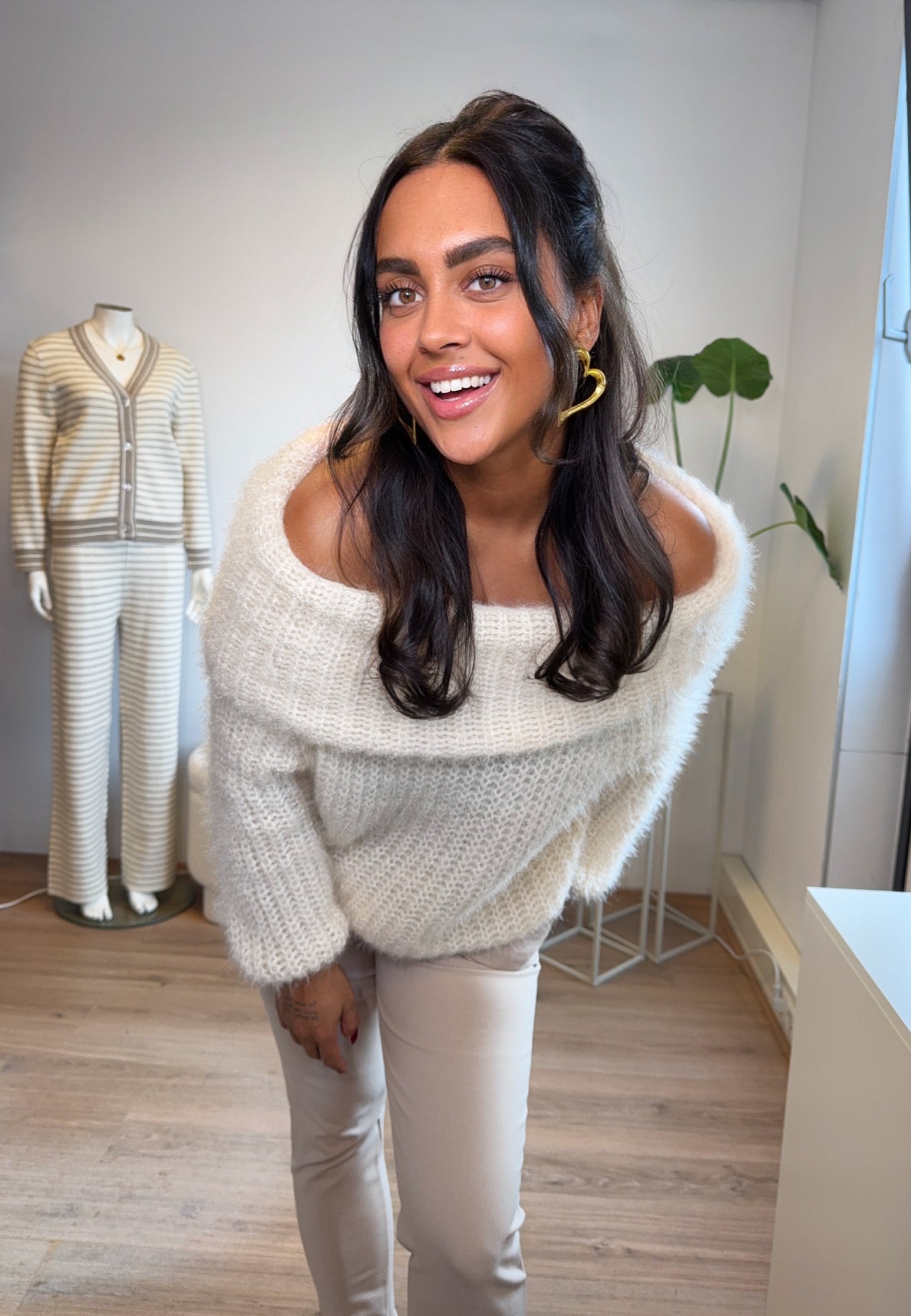 Amber off-shoulder knit offwhite