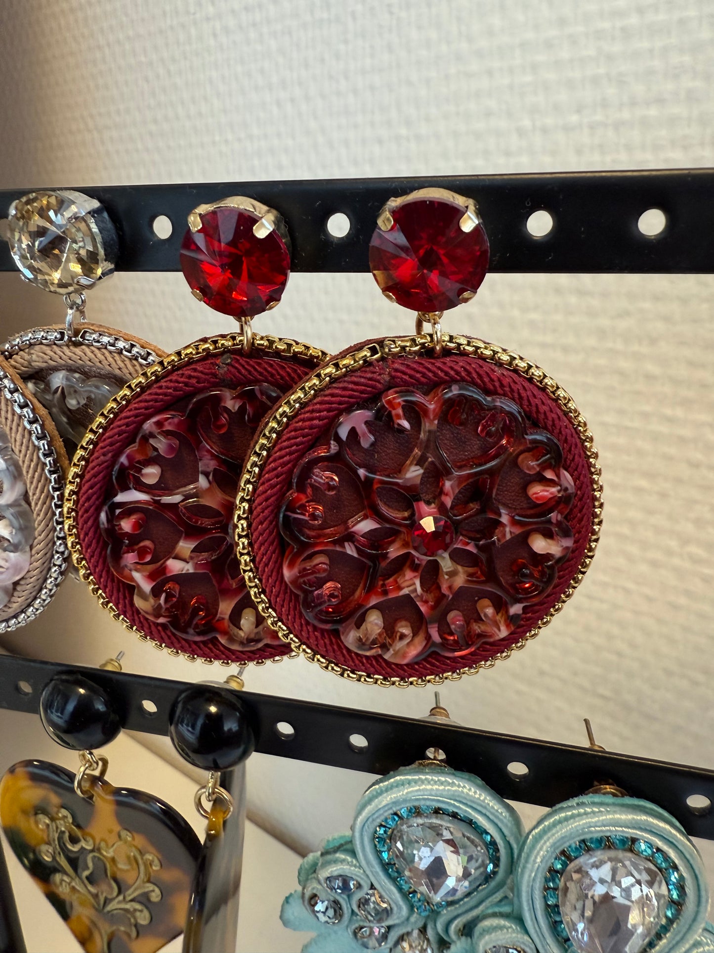 Oorbellen rond bordeaux & goud