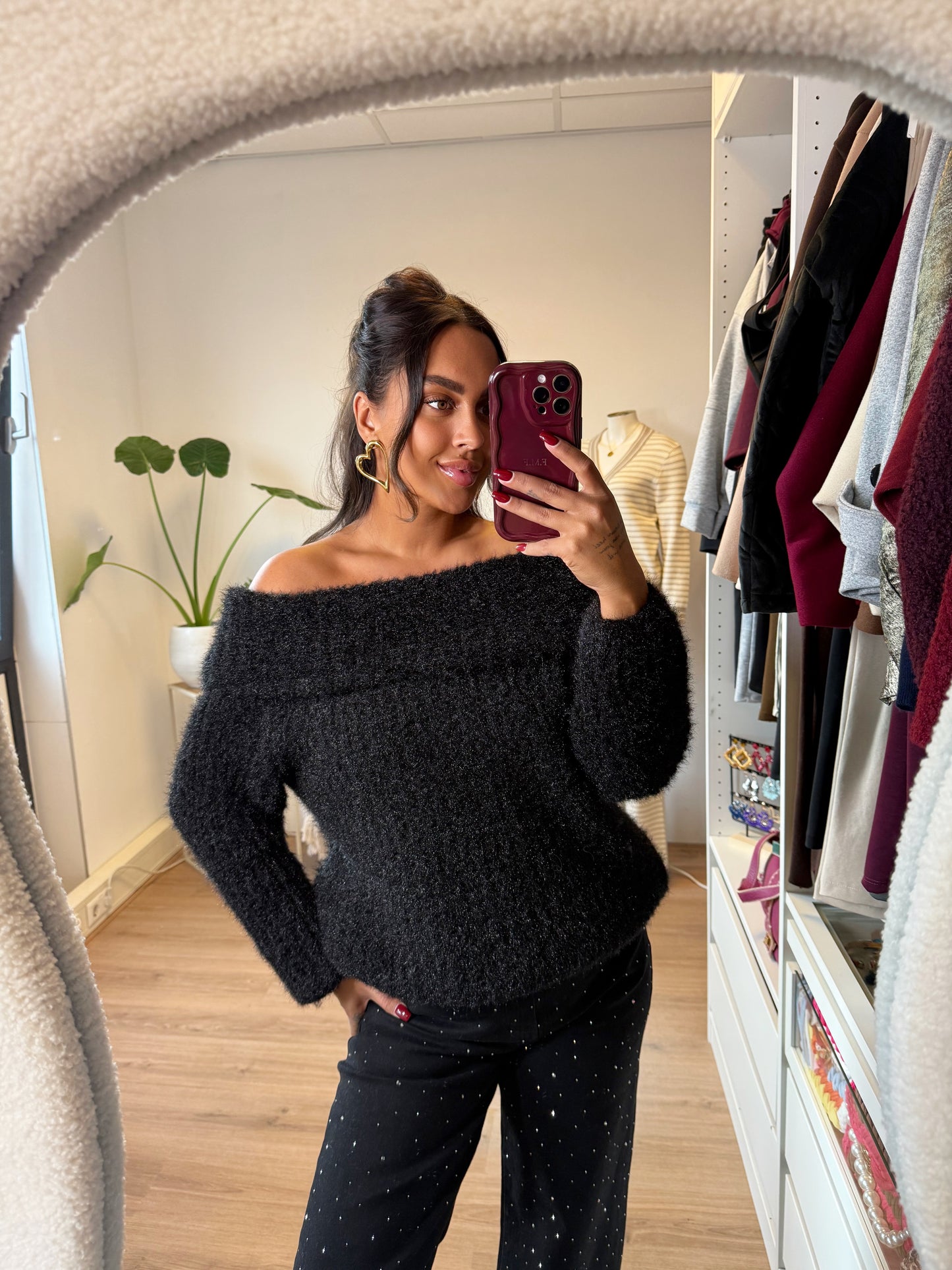 Amber off-shoulder knit black