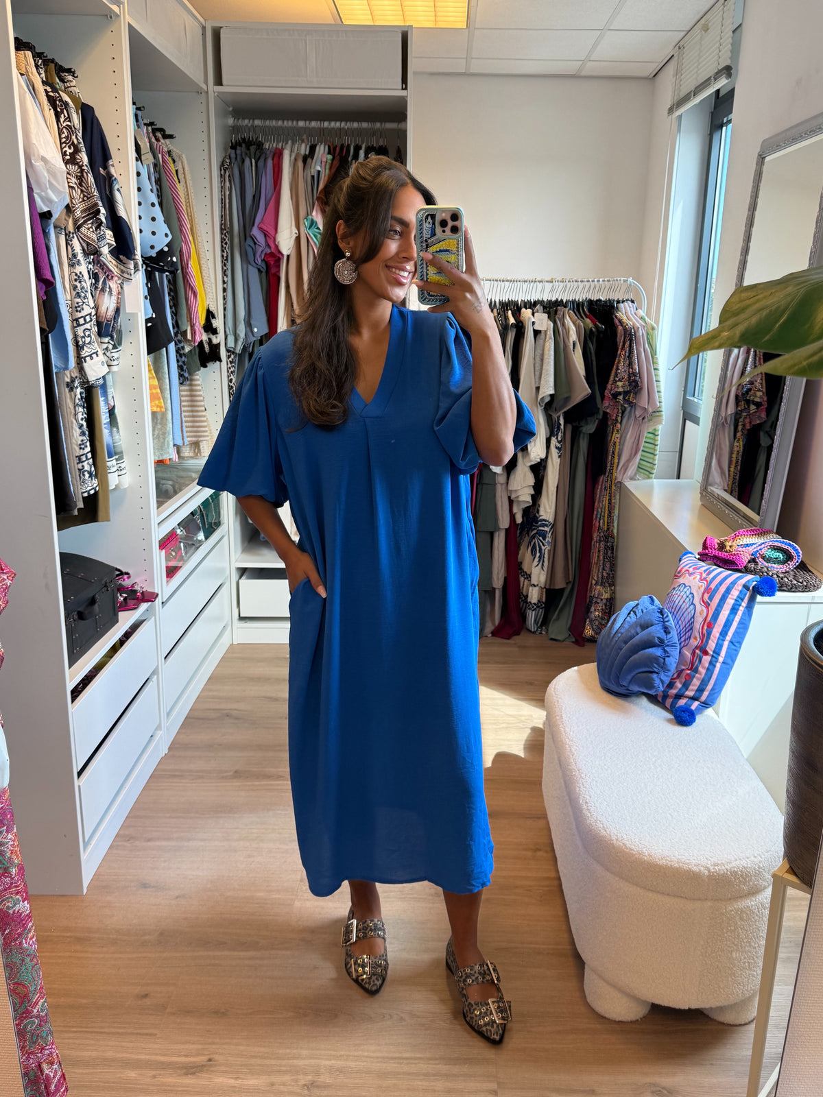Ballon midi jurk met v-hals & zakken kobalt blauw