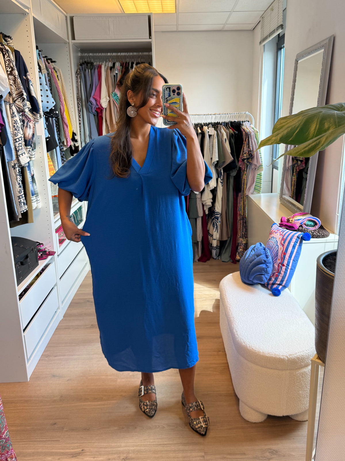 Ballon midi jurk met v-hals & zakken kobalt blauw