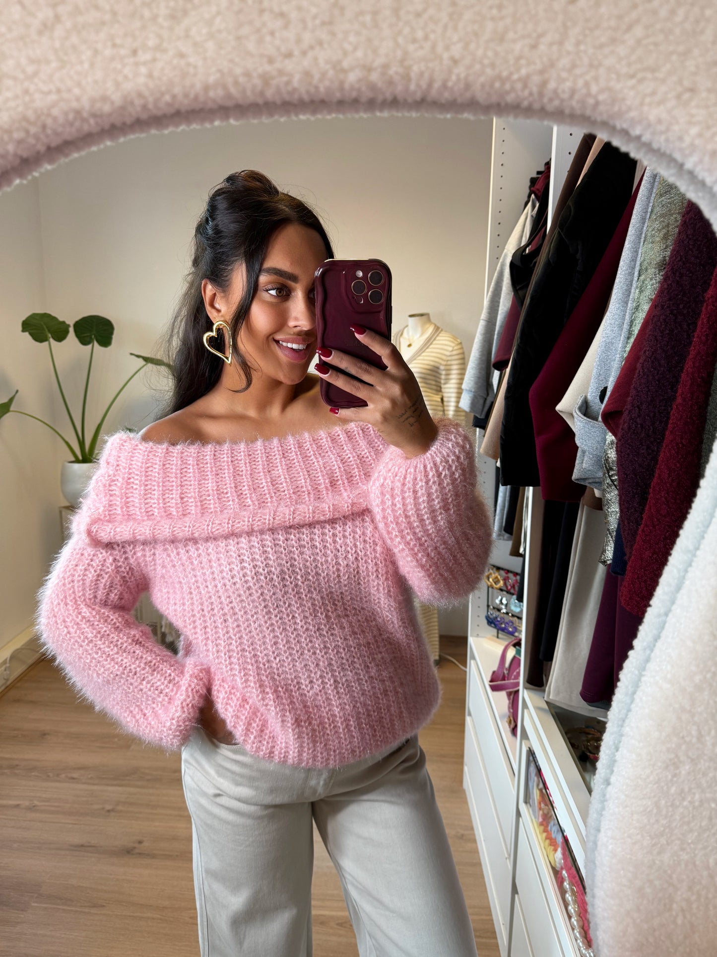 Amber off-shoulder knit baby pink