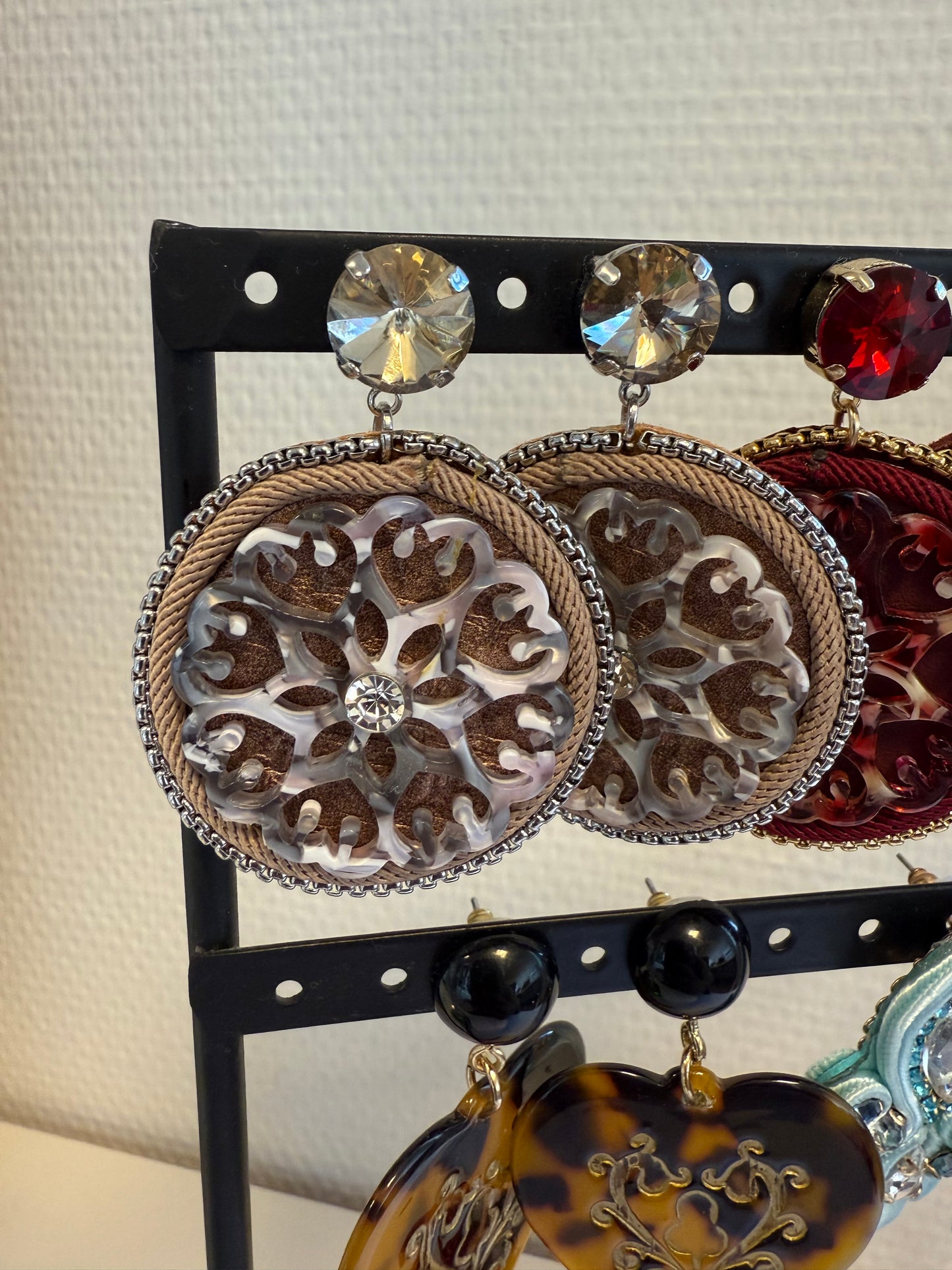 Oorbellen rond beige & zilver