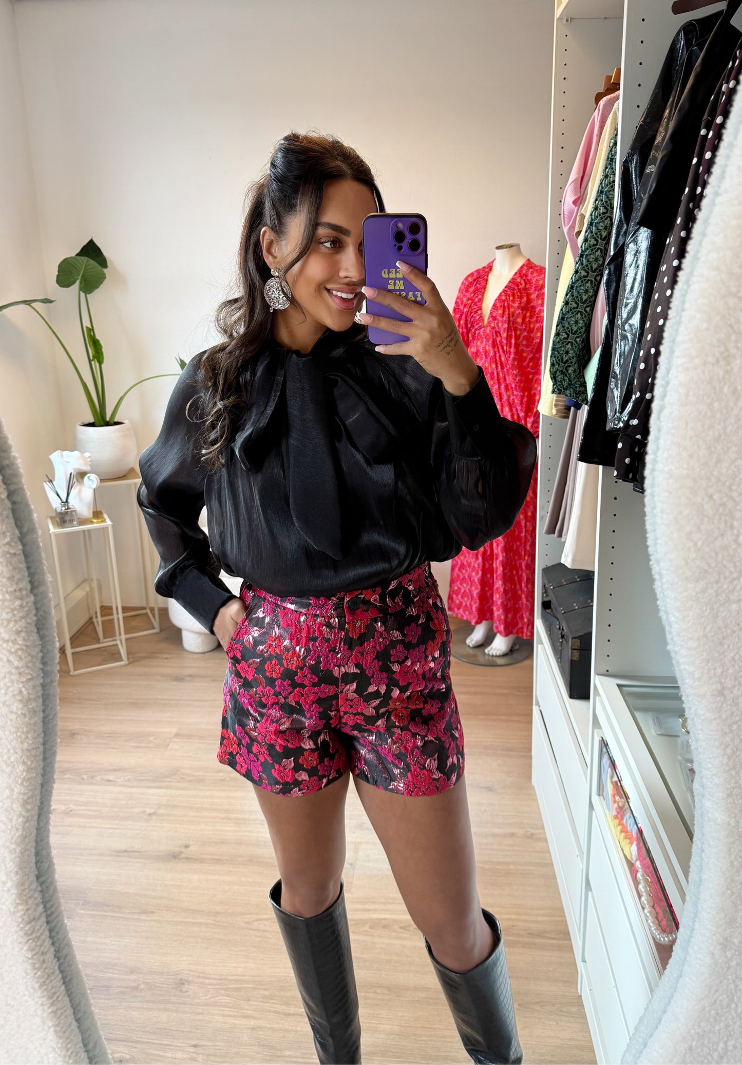 Jacquard short met bloemenprint roze & rood & zwart