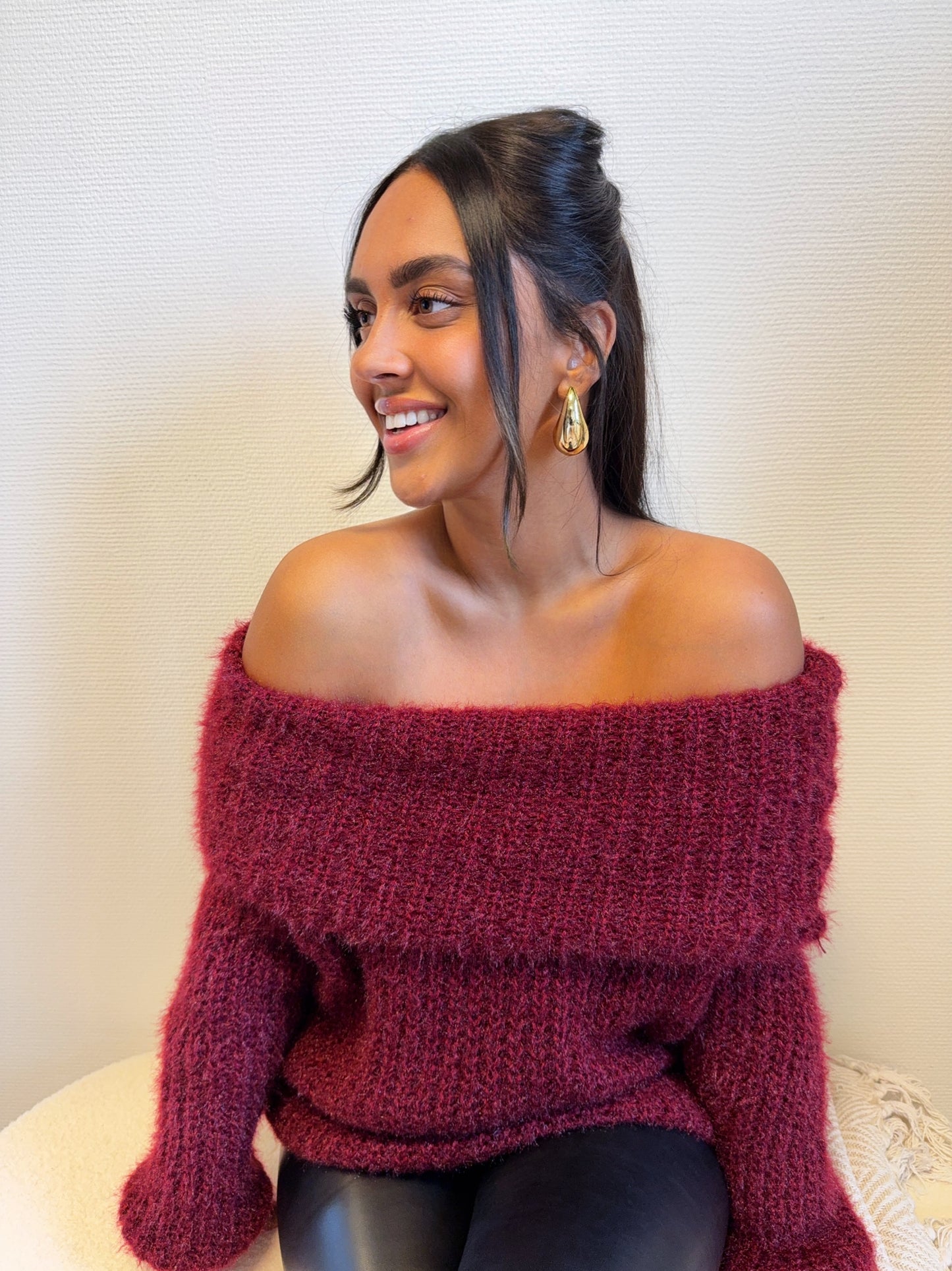 Amber off-shoulder knit bordeaux