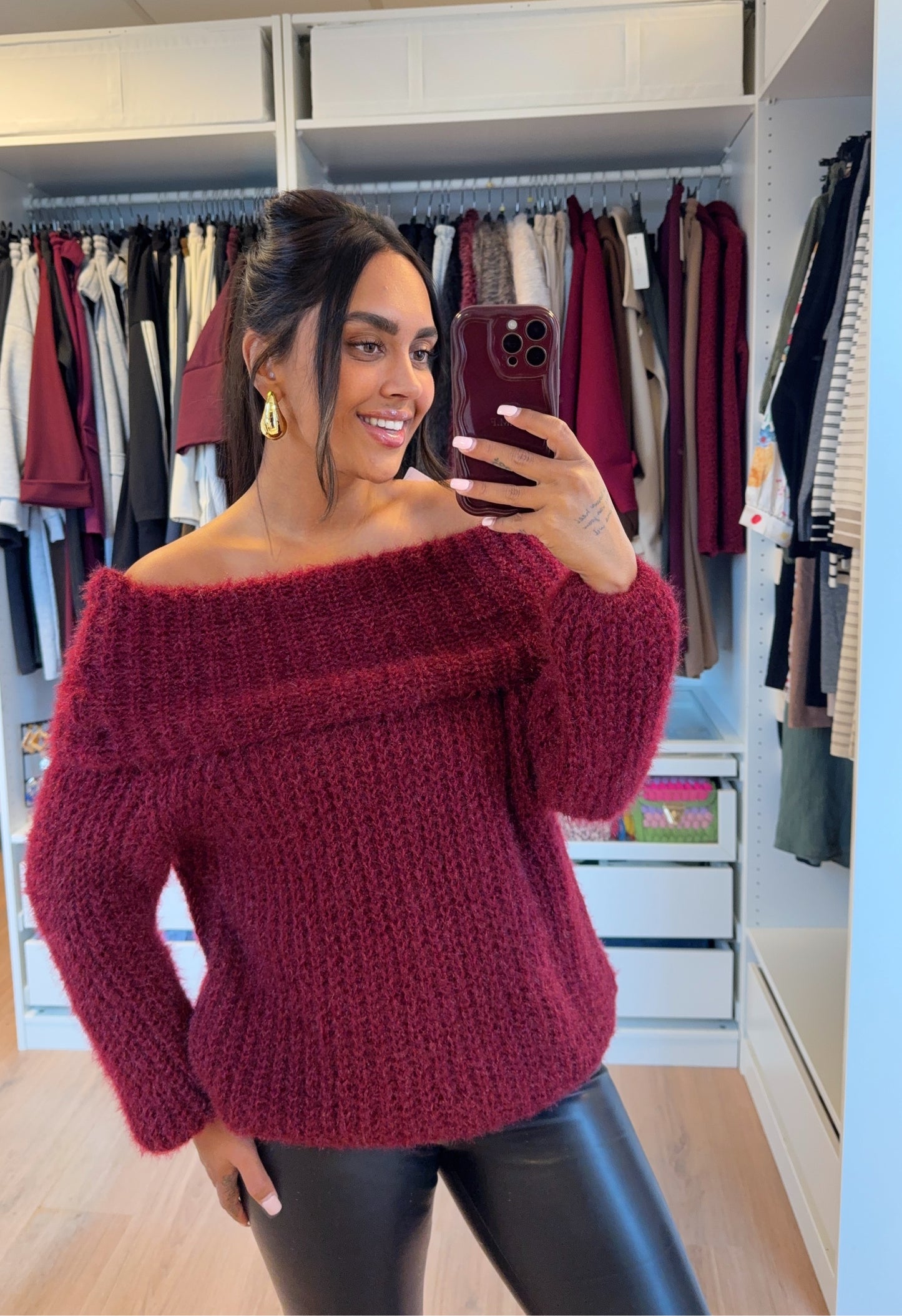 Amber off-shoulder knit bordeaux