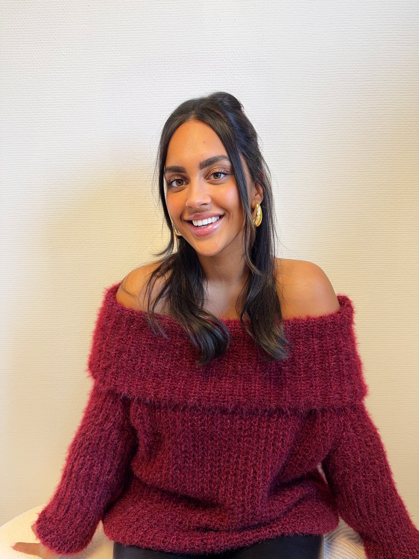 Amber off-shoulder knit bordeaux