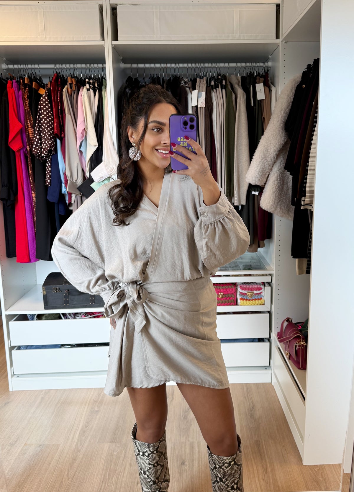 Jurk met vlindermouwen beige