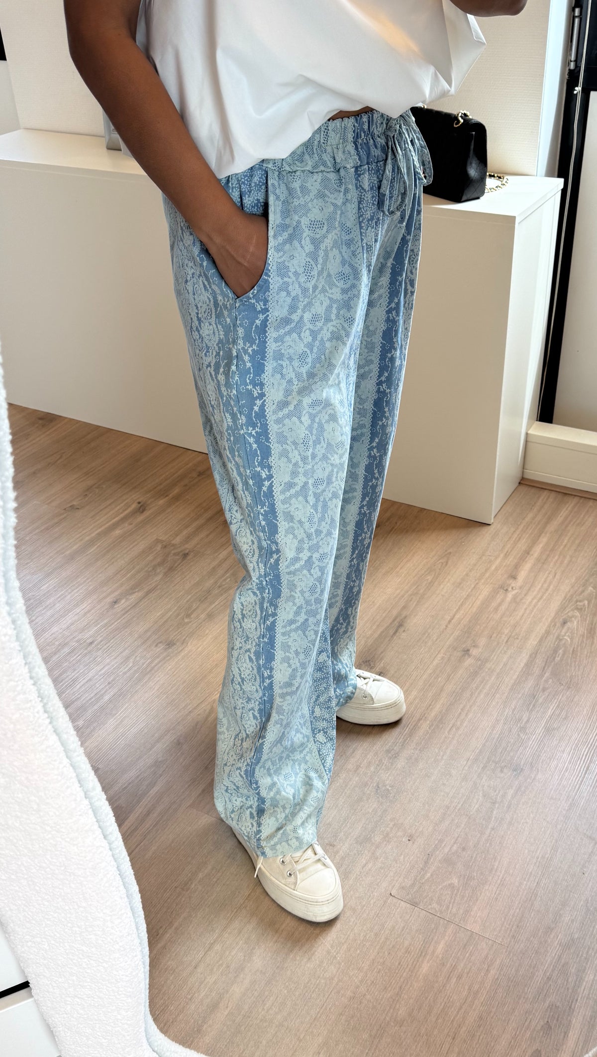 Denim look broek met print blauw