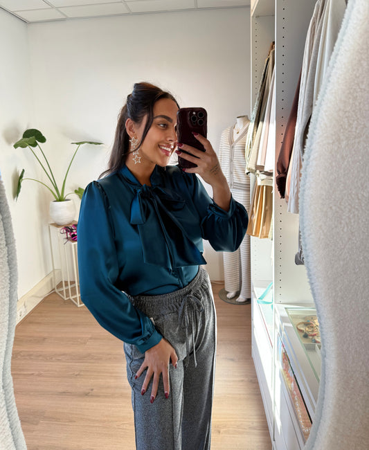 Blouse satijn met strik petrol