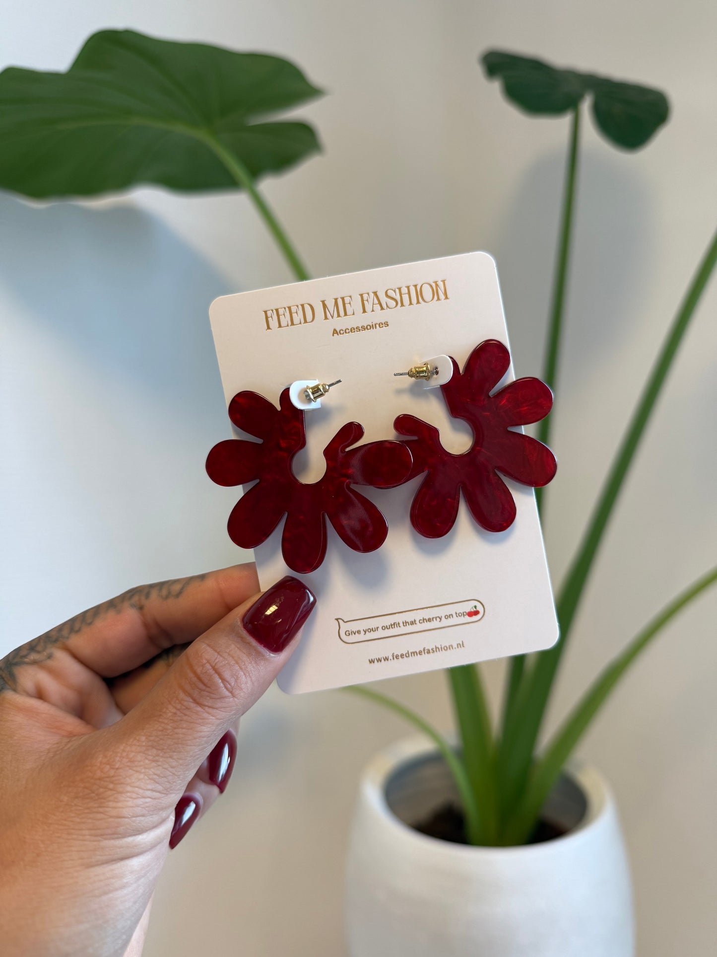 Oorbellen acryl bloem bordeaux rood