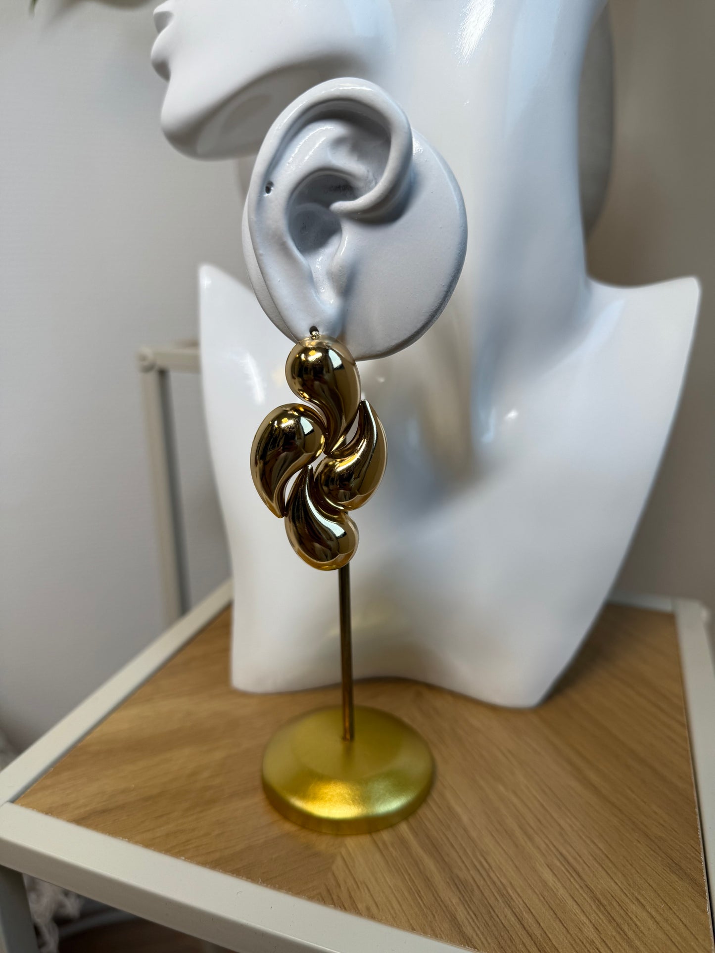 Oorbellen statement swirl goud