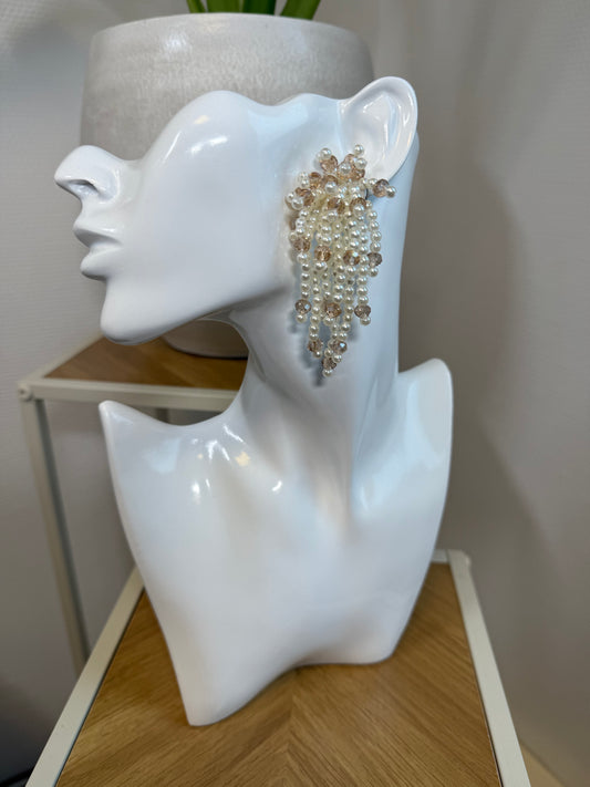 Oorbellen parel spektakel met beige