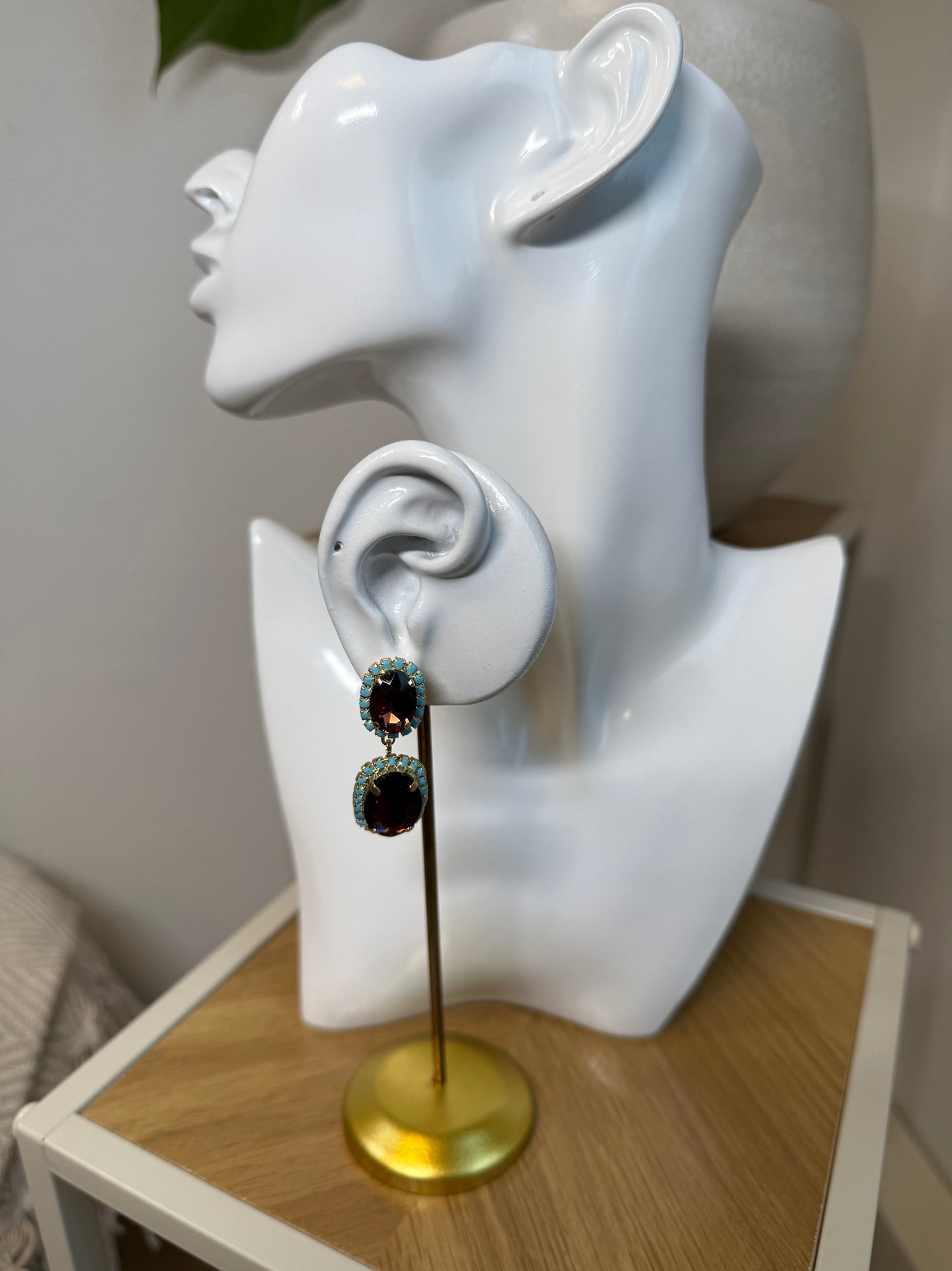Oorbellen diamanten bordeaux & lichtblauw