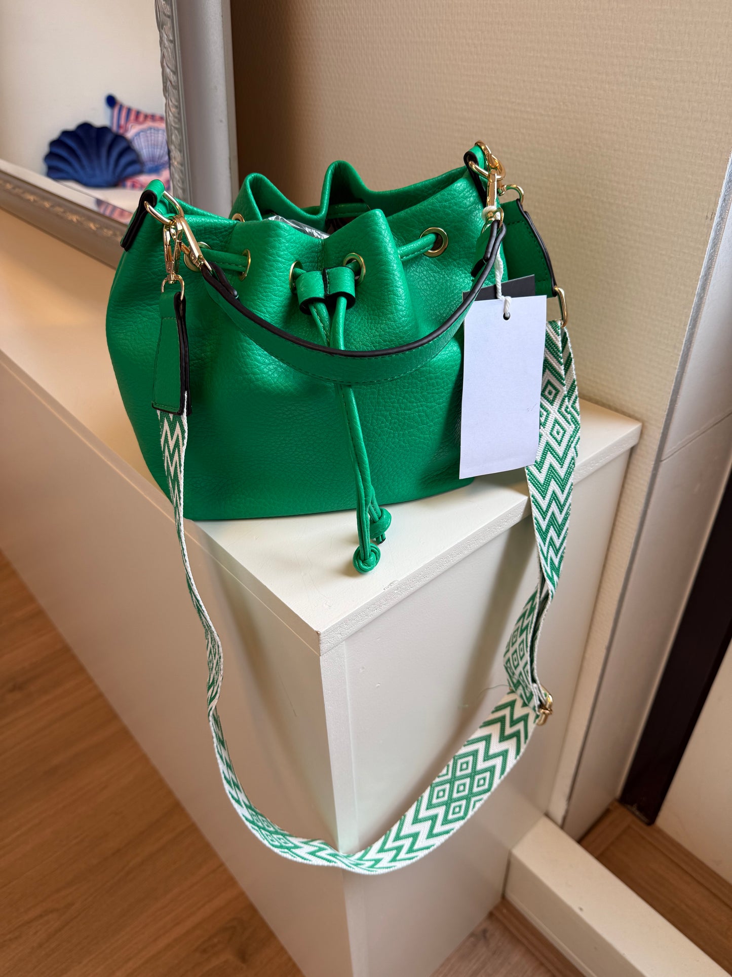 Bucket bag bright green