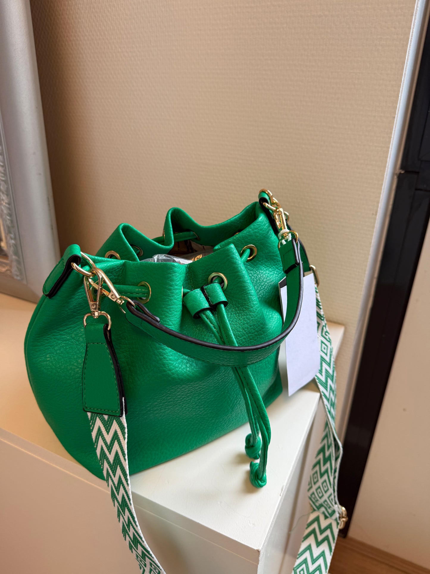 Bucket bag bright green