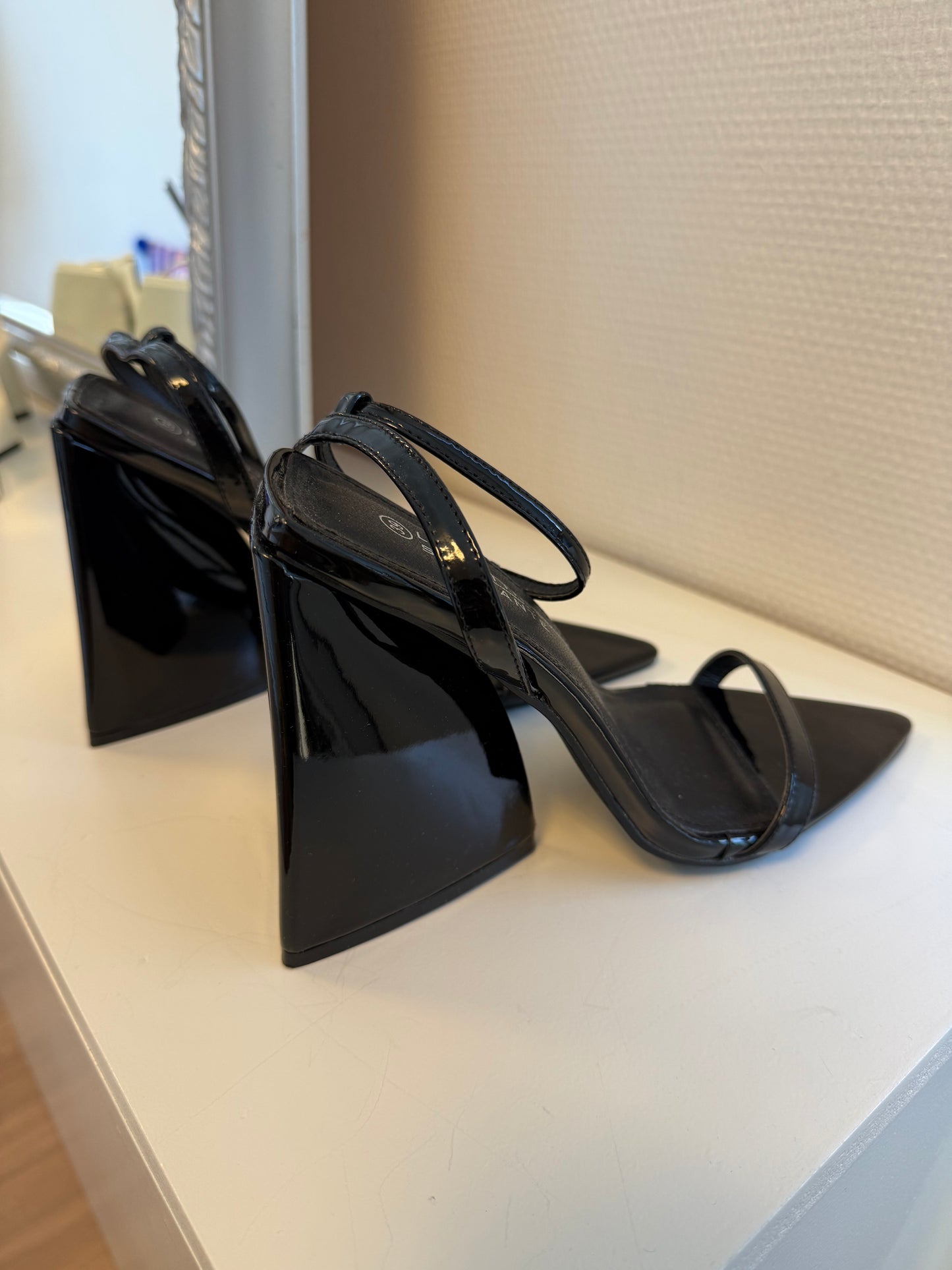 Nina heels black