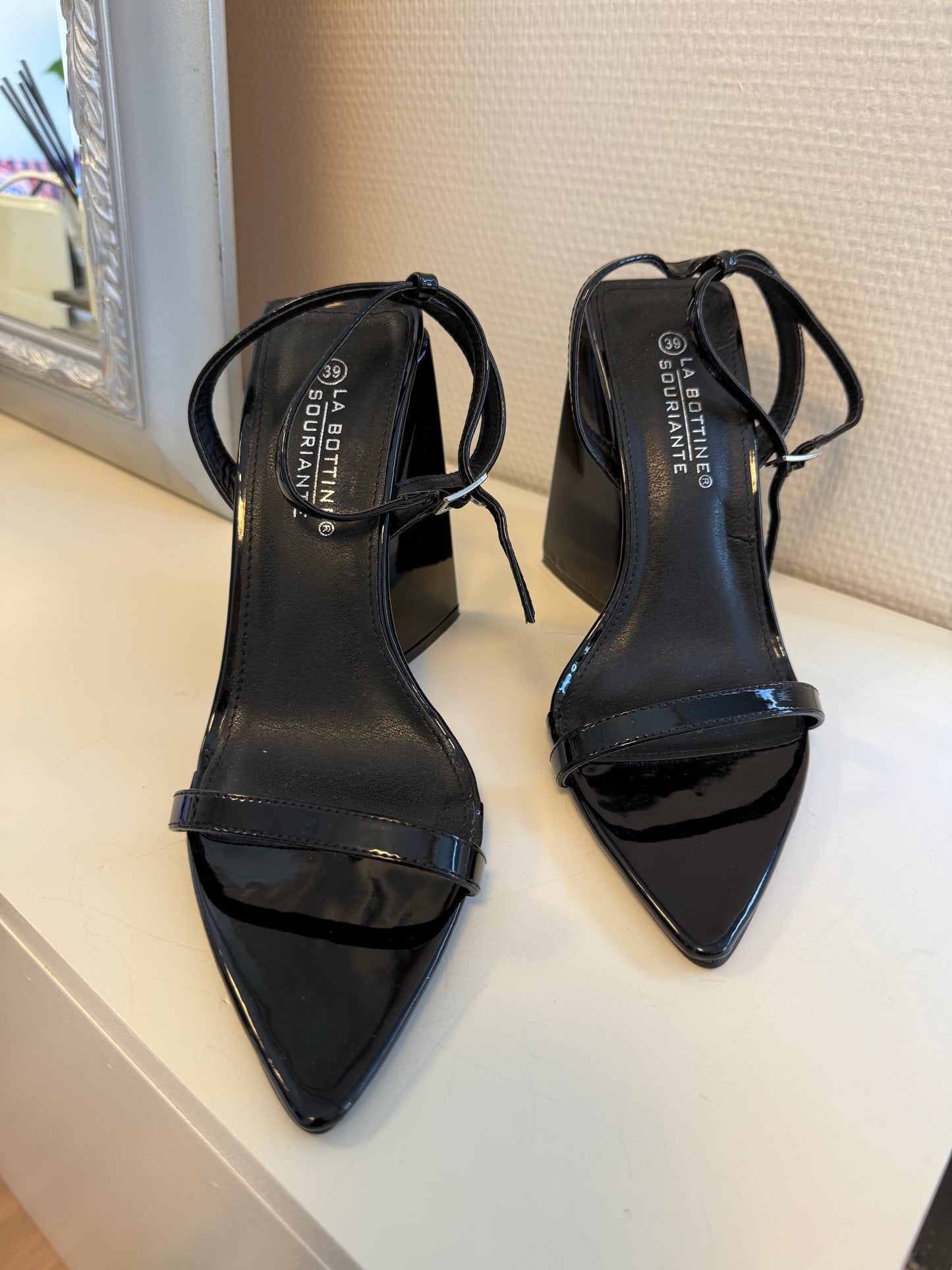 Nina heels black