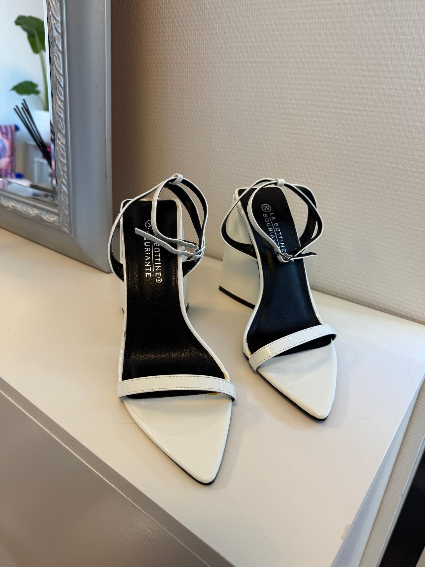 Nina heels white