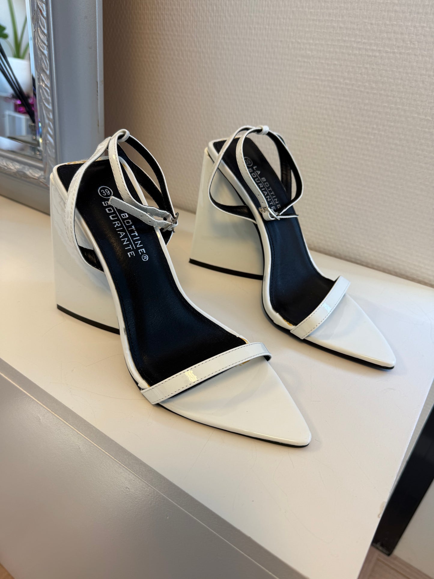 Nina heels white