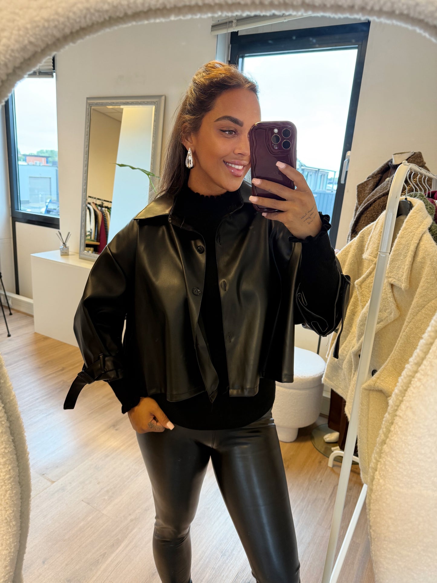 Loïse leatherlook trenchcoat black