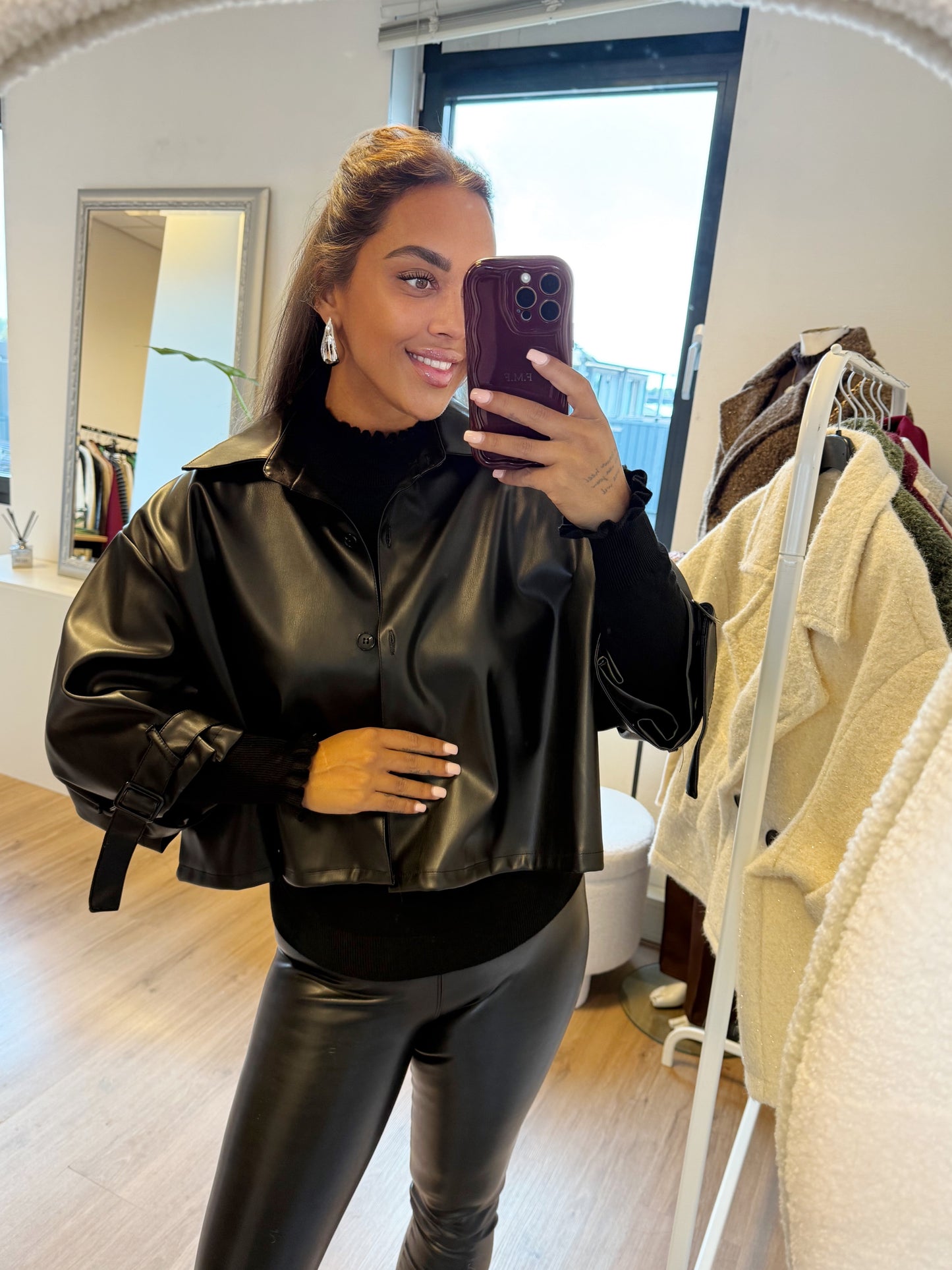 Loïse leatherlook trenchcoat black