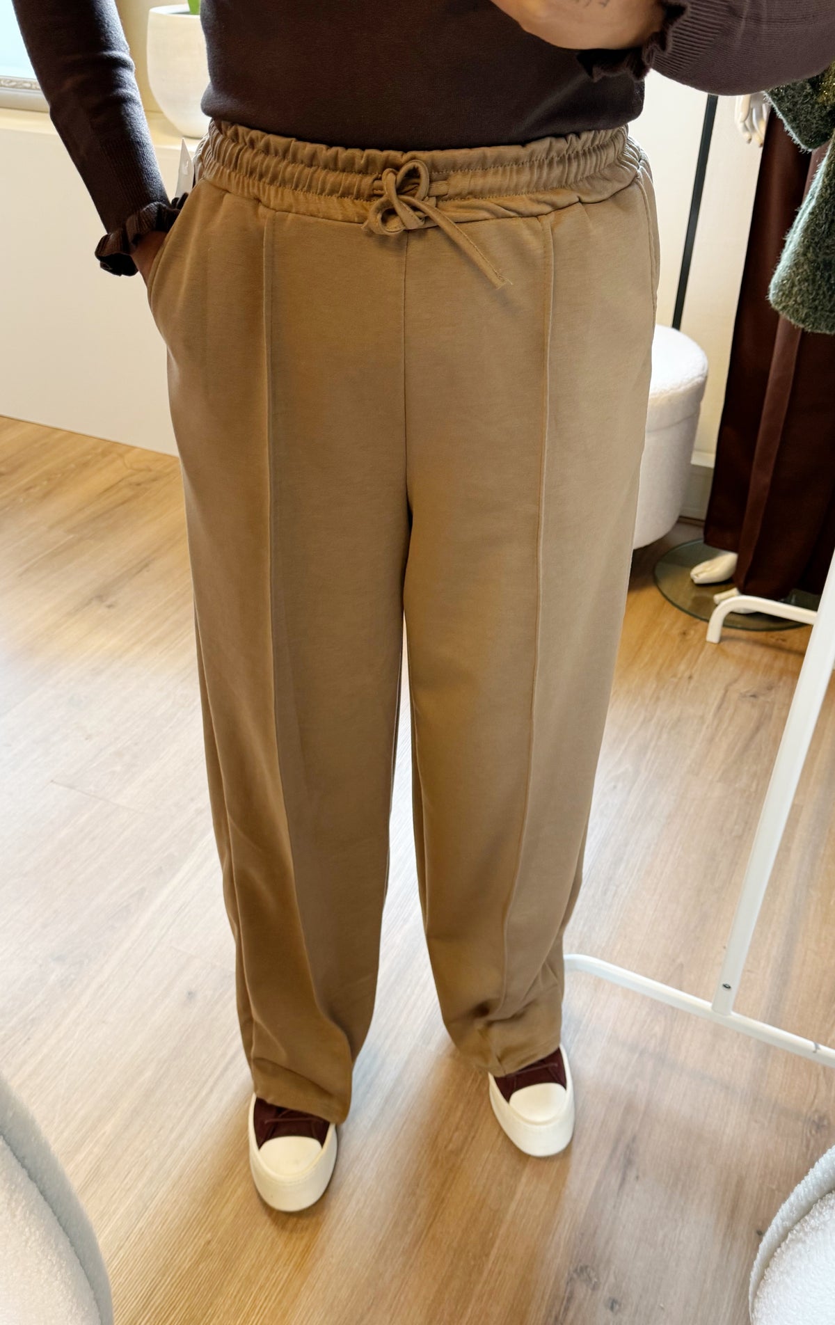 Tailored jogger straight fit camel
