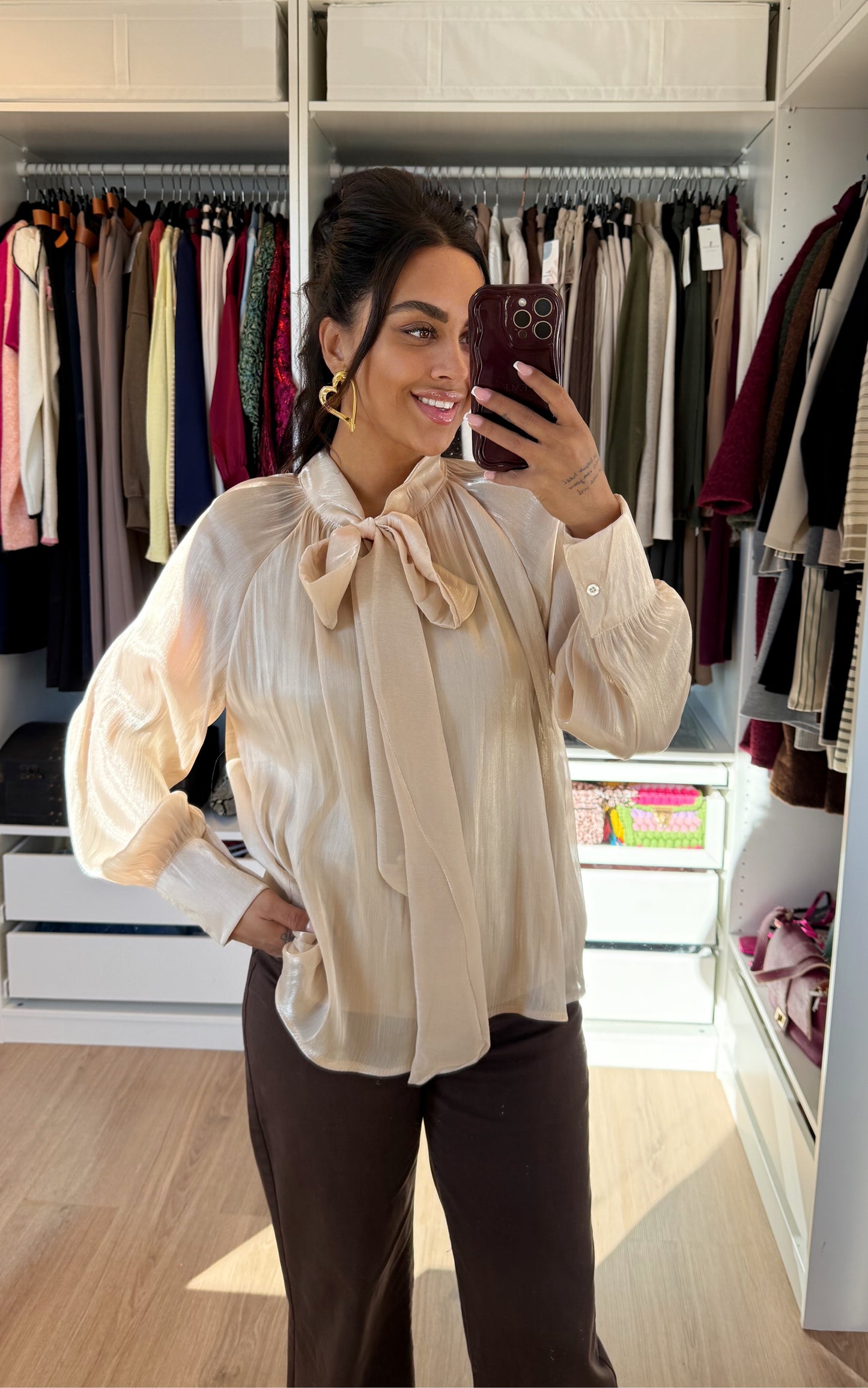 Satijnen blouse met strik beige