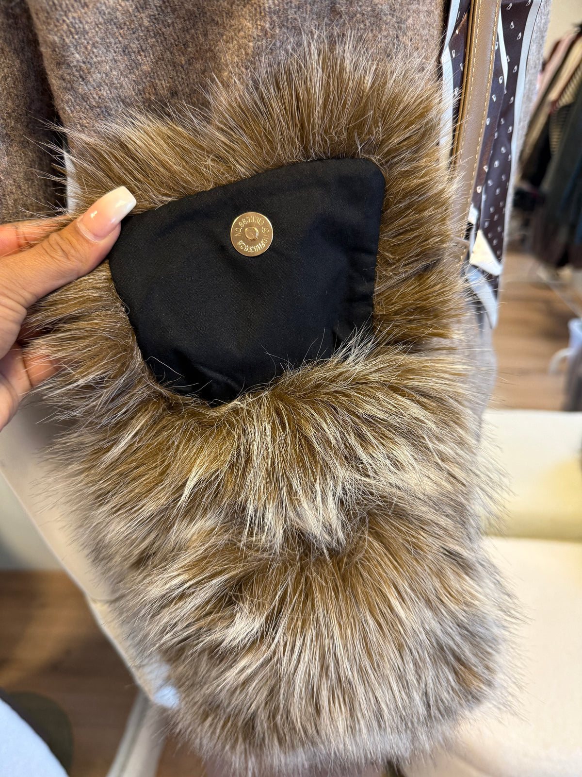 Faux fur telefoon tas bruin/wit met bruine strap