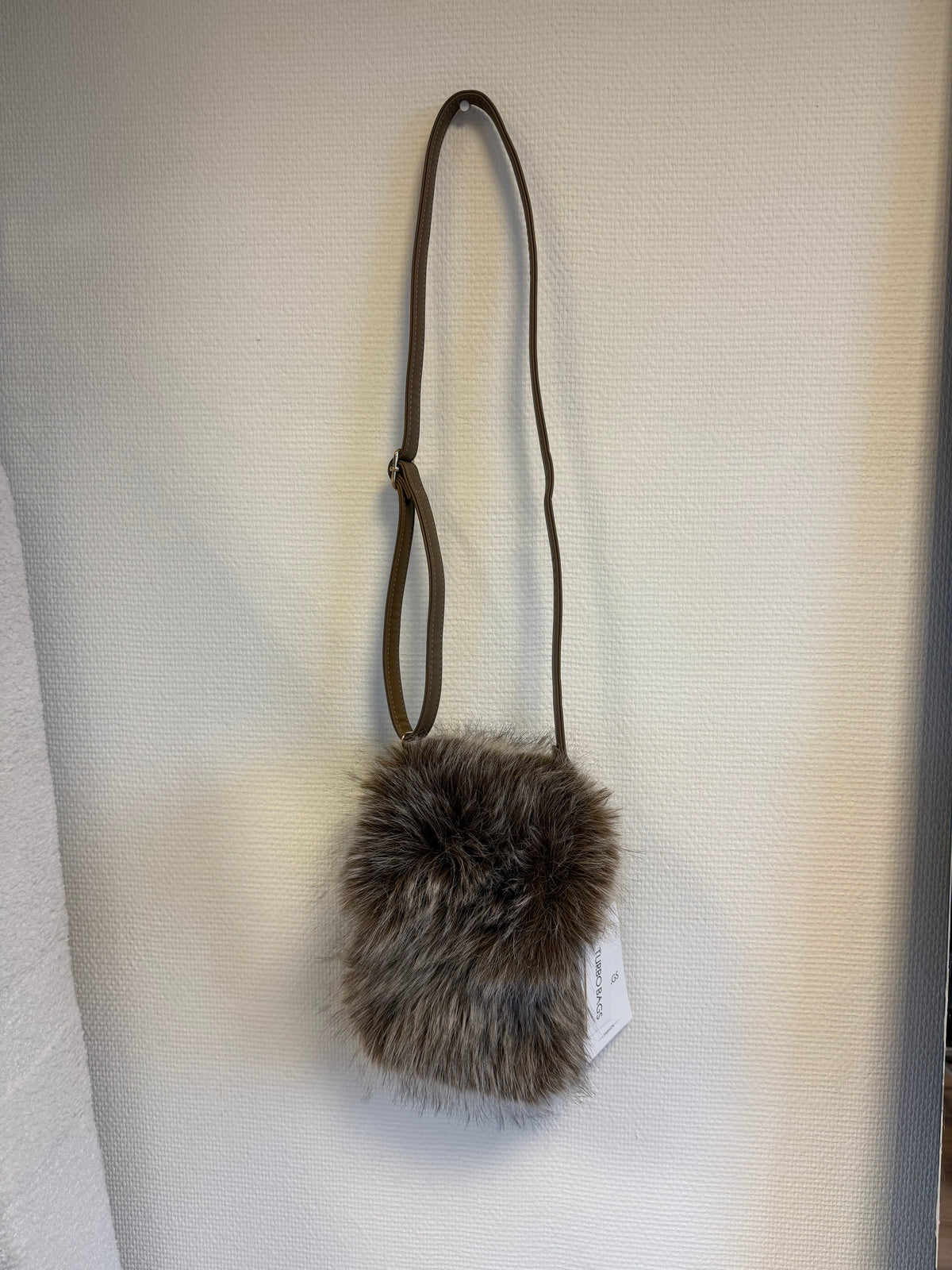 Faux fur telefoon tas bruin/wit met bruine strap