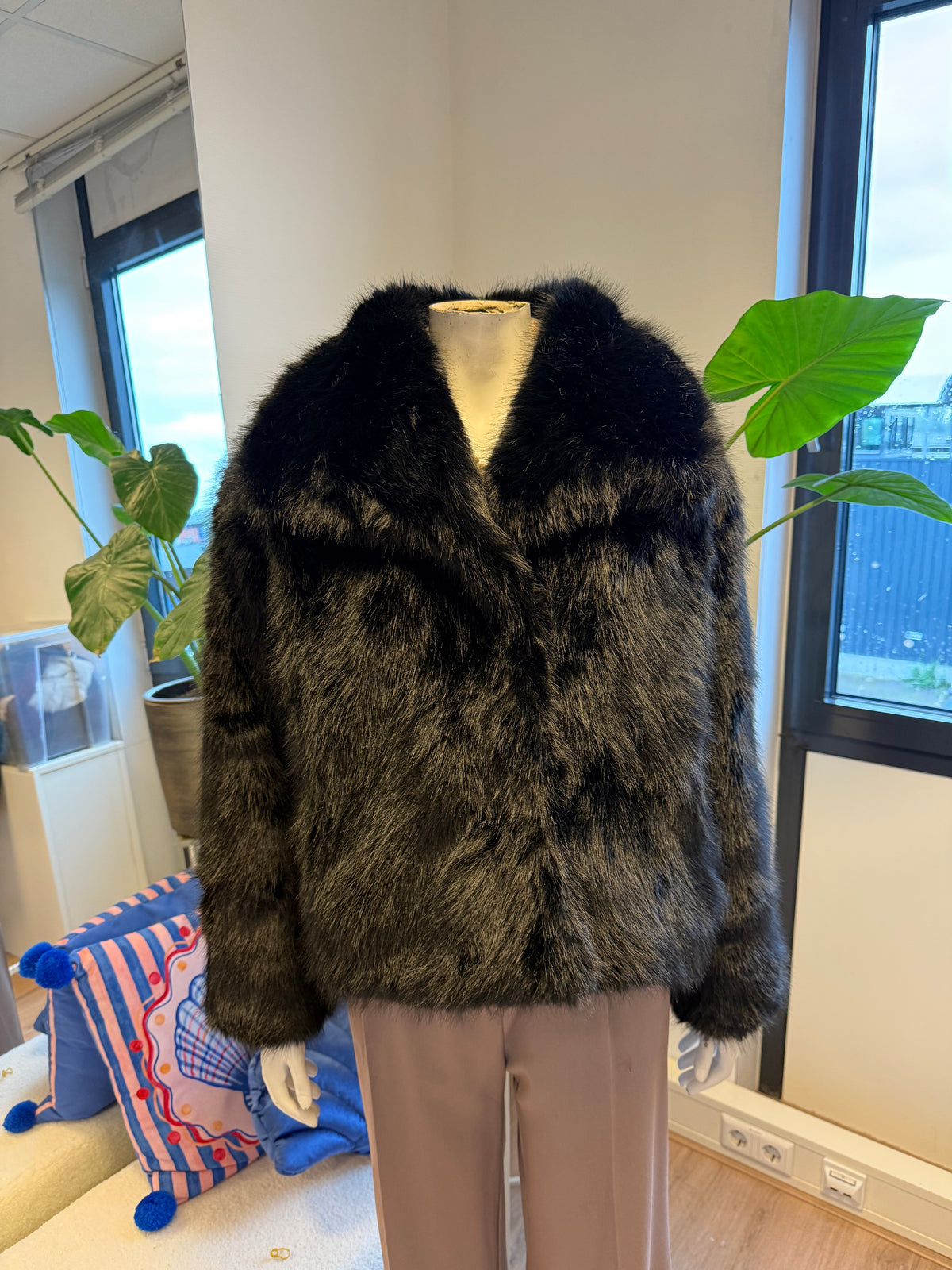 Faux fur jas zwart