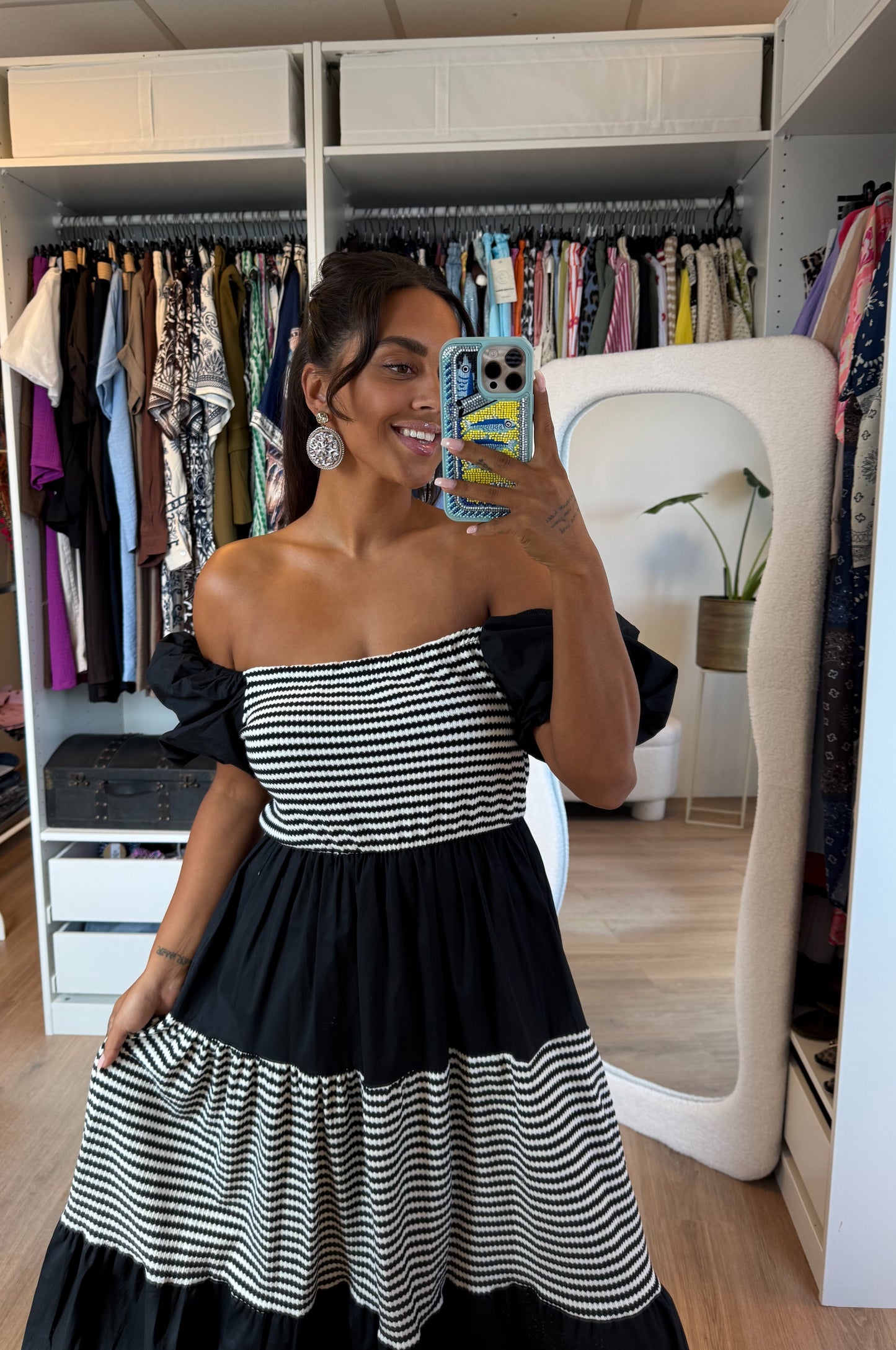 Maxi jurk off shoulder zwart & wit