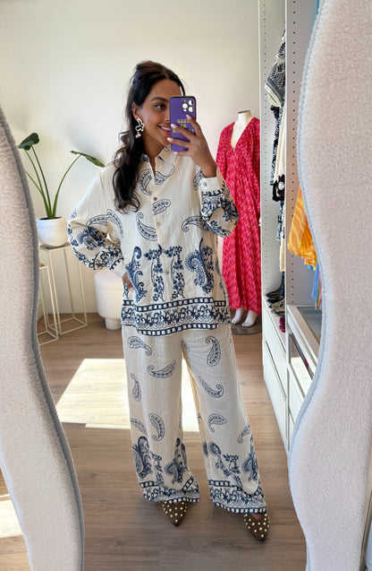 Tweedelig pak met paisley print offwhite