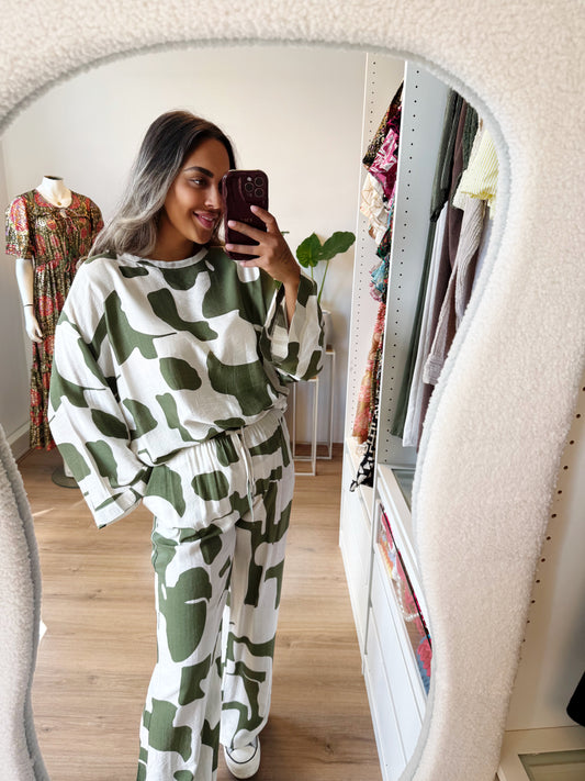Kiara two piece set offwhite & sage green