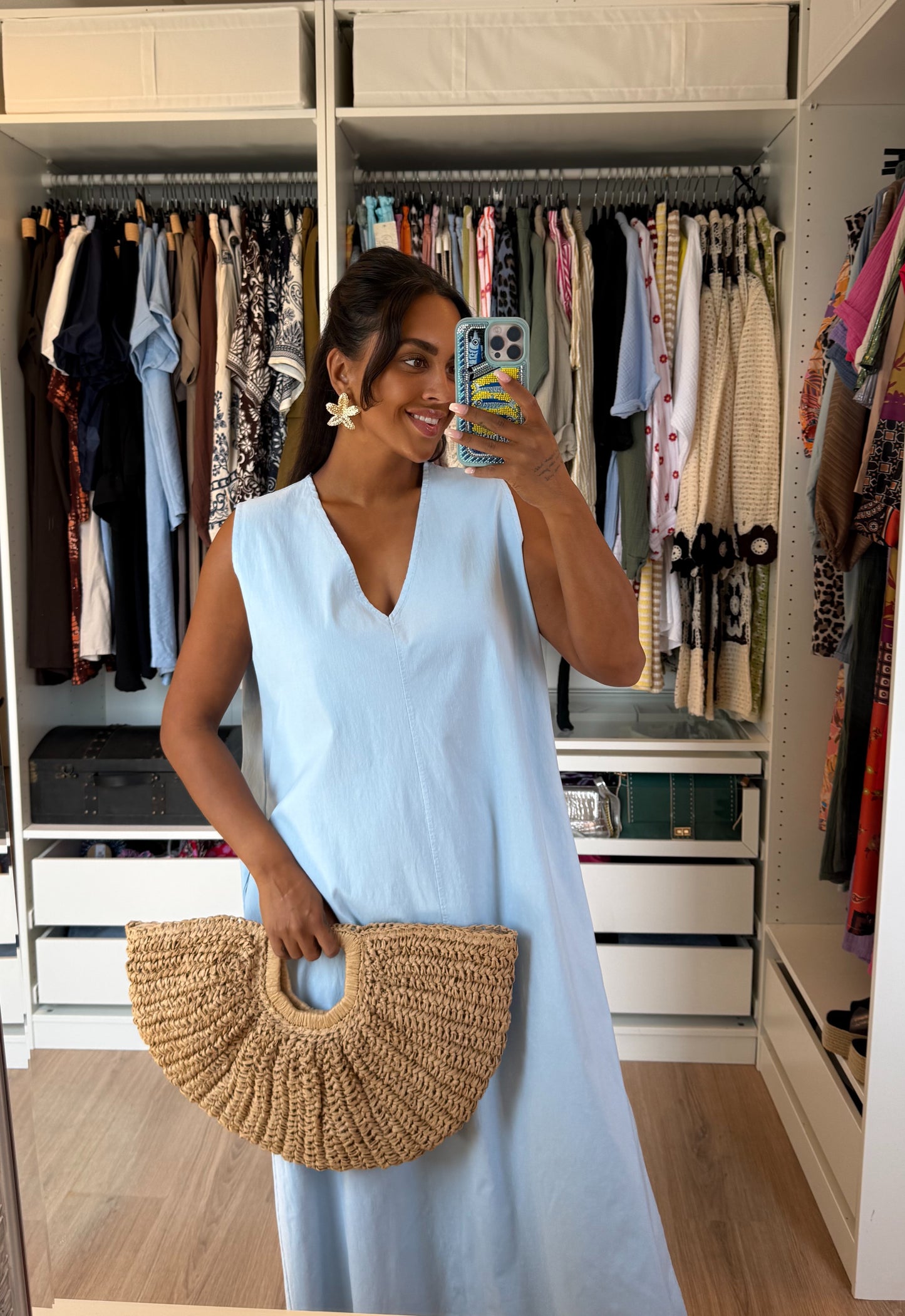 Viscose maxi jurk met vhals & zakken lichtblauw