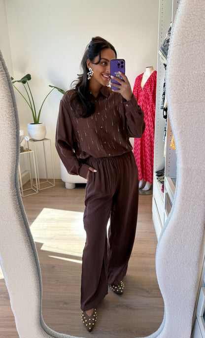 Tweedelig pak met strass choco bruin