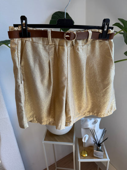 Short goud met ceintuur