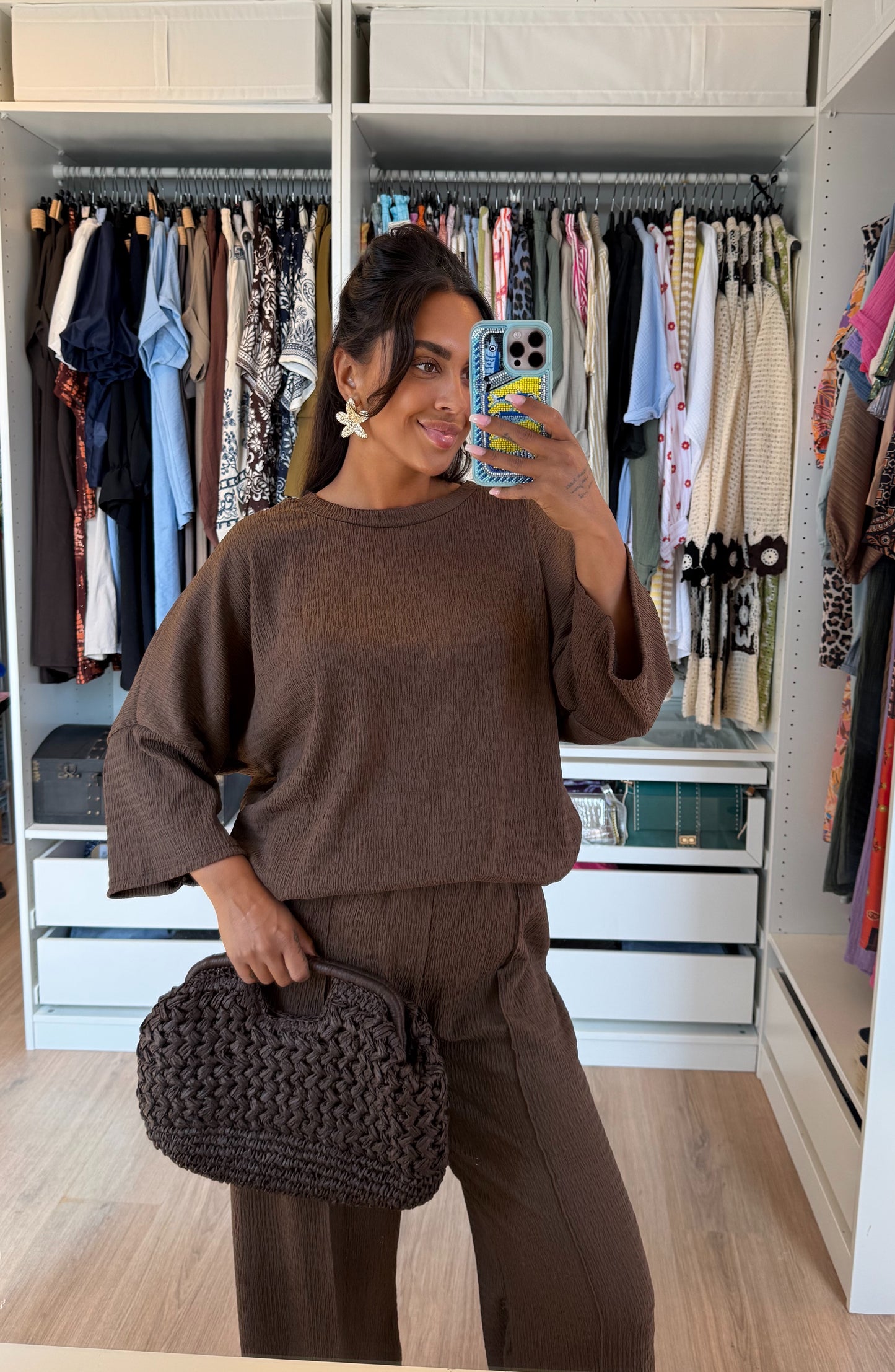 Tweedelige set met crepe print choco bruin