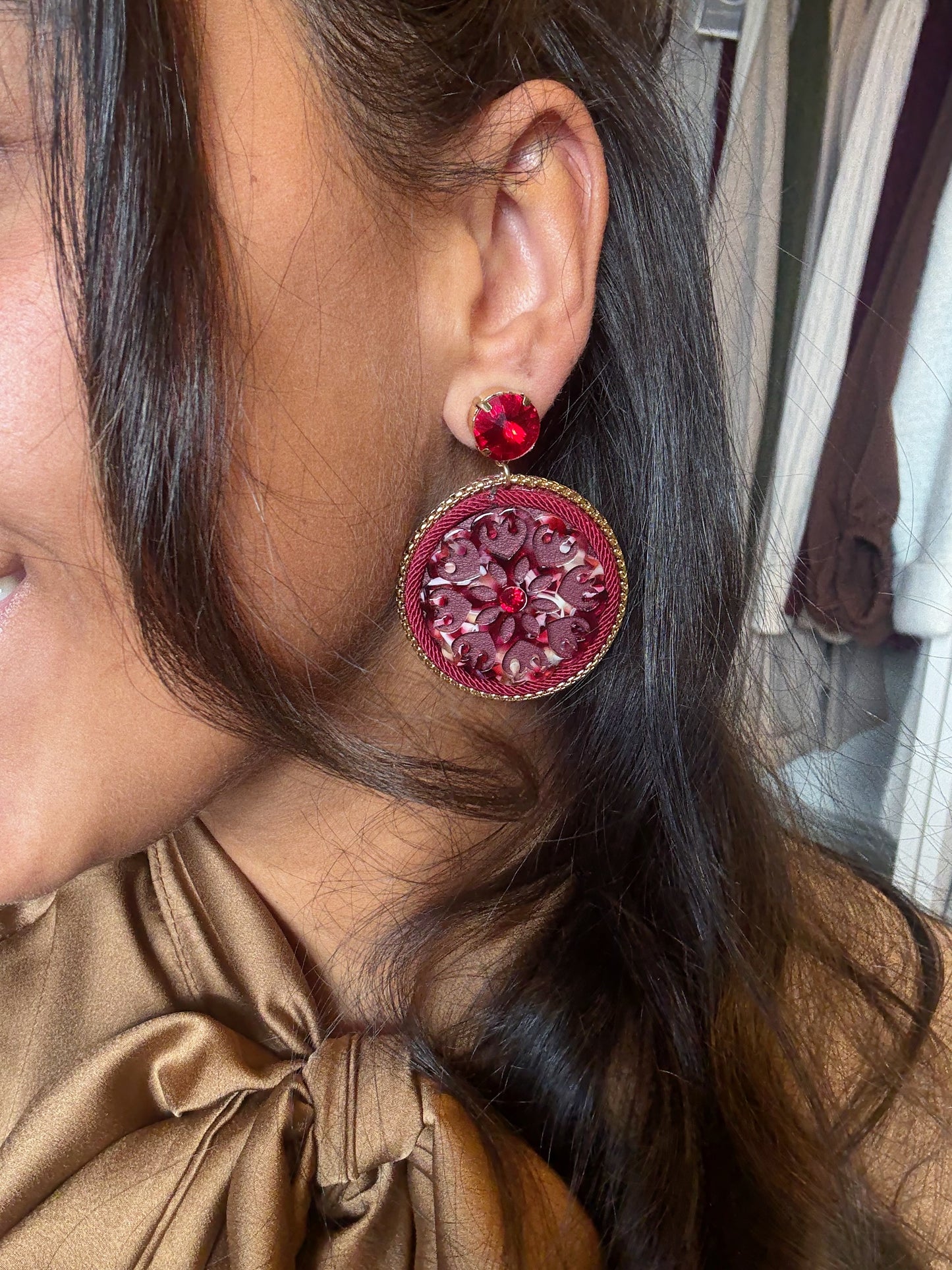 Oorbellen rond bordeaux & goud