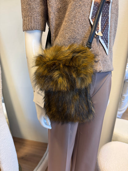 Faux fur telefoon tas bruin/zwart met zwarte strap