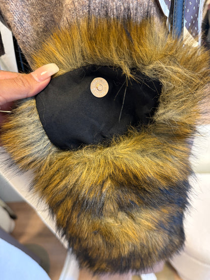 Faux fur telefoon tas bruin/zwart met zwarte strap