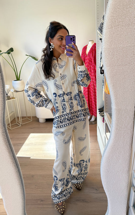 Tweedelig pak met paisley print offwhite