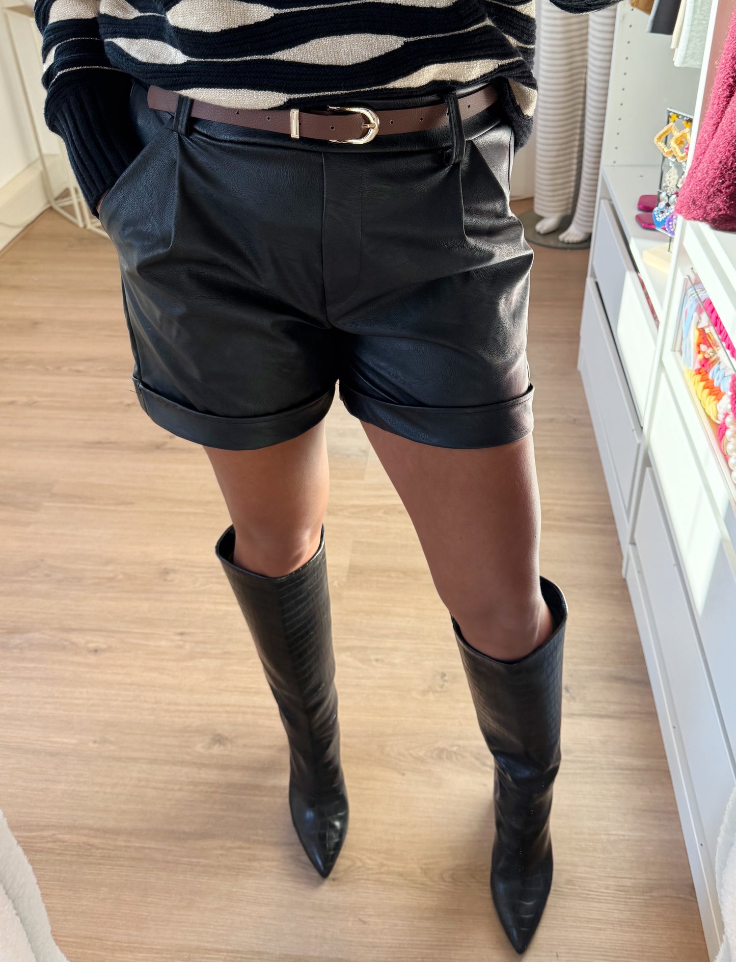Leatherlook short black