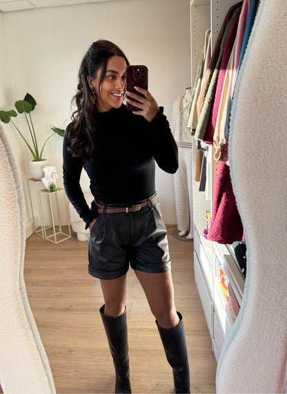 Leatherlook short black