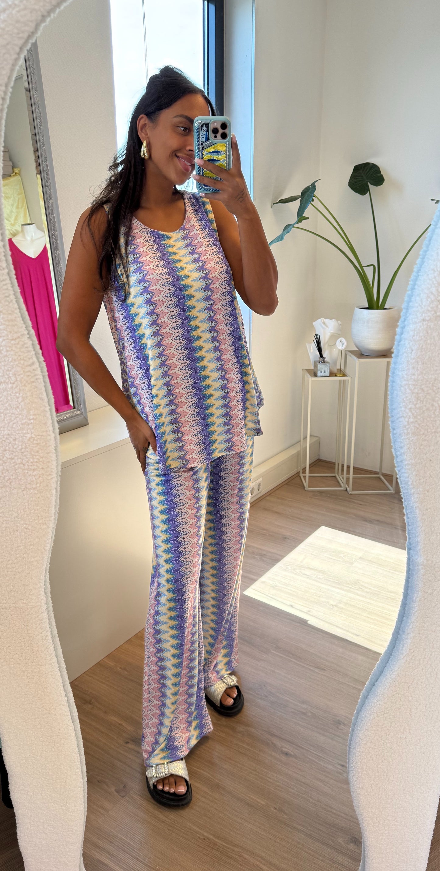 Tweedelige set shiny met print lila & geel