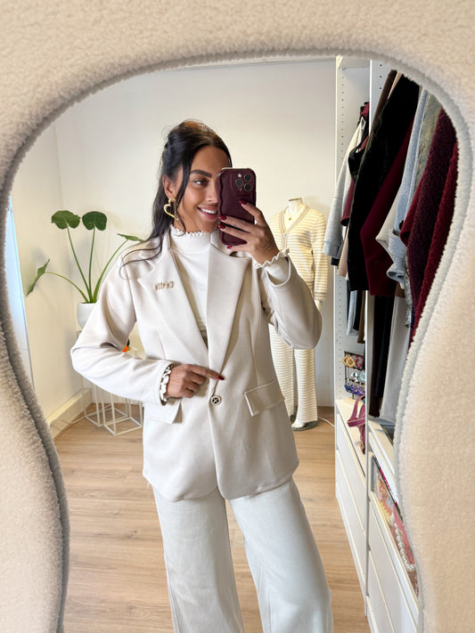 Bowie brooch blazer beige