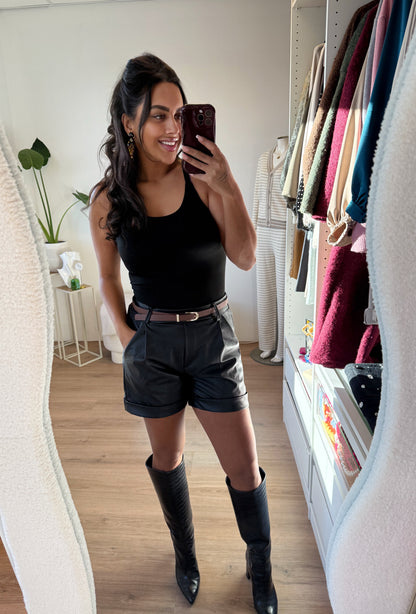 Leatherlook short black