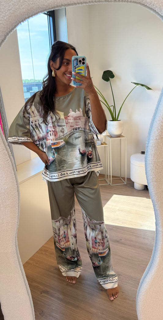 Tweedelige satijn set dolce vita army groen