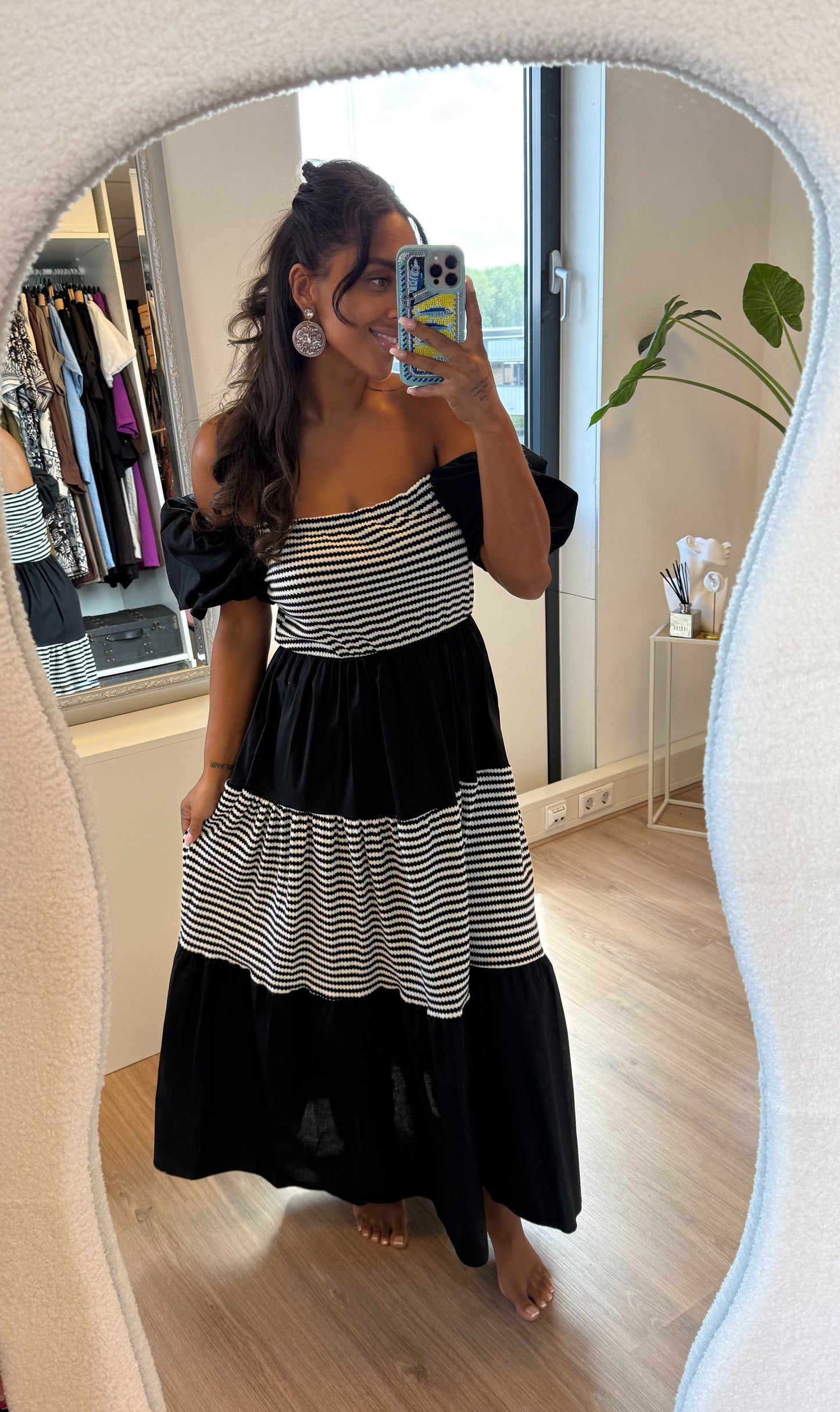Maxi jurk off shoulder zwart & wit